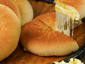 خبز محشو بالجبن