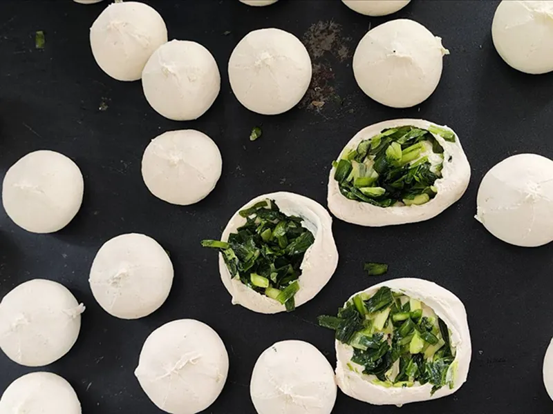 ماكينة حشو المعجنات لأحد مصانع الأغذية في فيتنام